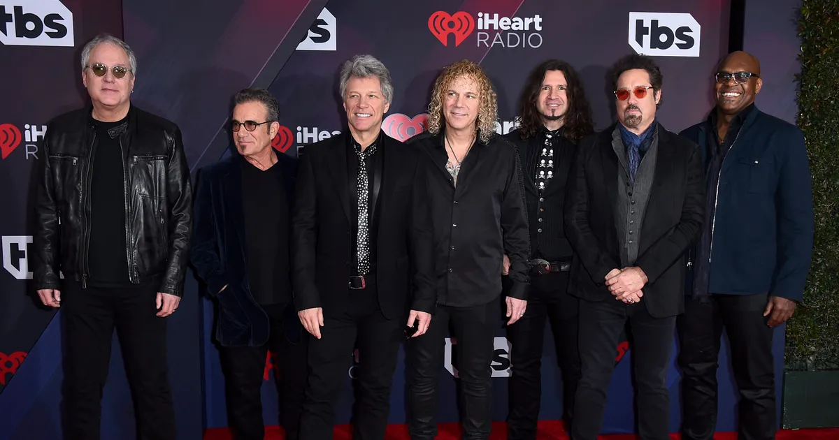 Bon Jovi Honored With Icon Award At 2018 iHeartRadio Music Awards Fame10(02)