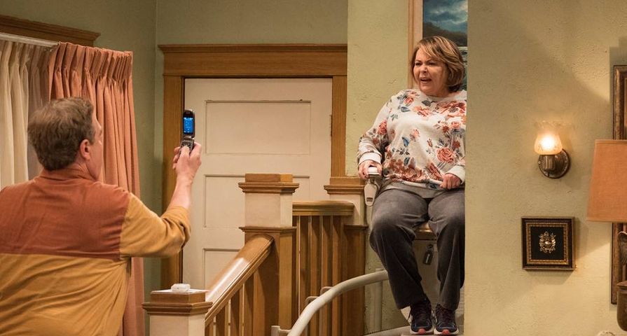 New Roseanne Revival Trailer Features Johnny Galecki As David - Fame10