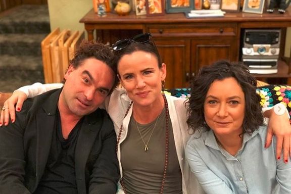 ‘Christmas Vacation’ Stars Johnny Galecki And Juliette Lewis Will Reunite On ‘The Conners’