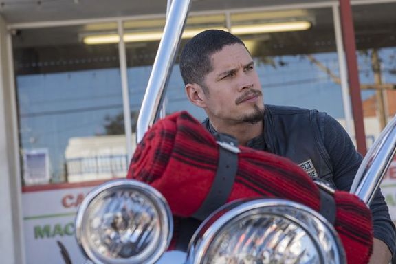 Mayans MC Creators Explain That Sons Of Anarchy Cameo In Pilot