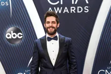 Thomas Rhett And His Daughters Perform A Song From ‘Frozen’ For The Disney Singalong Special