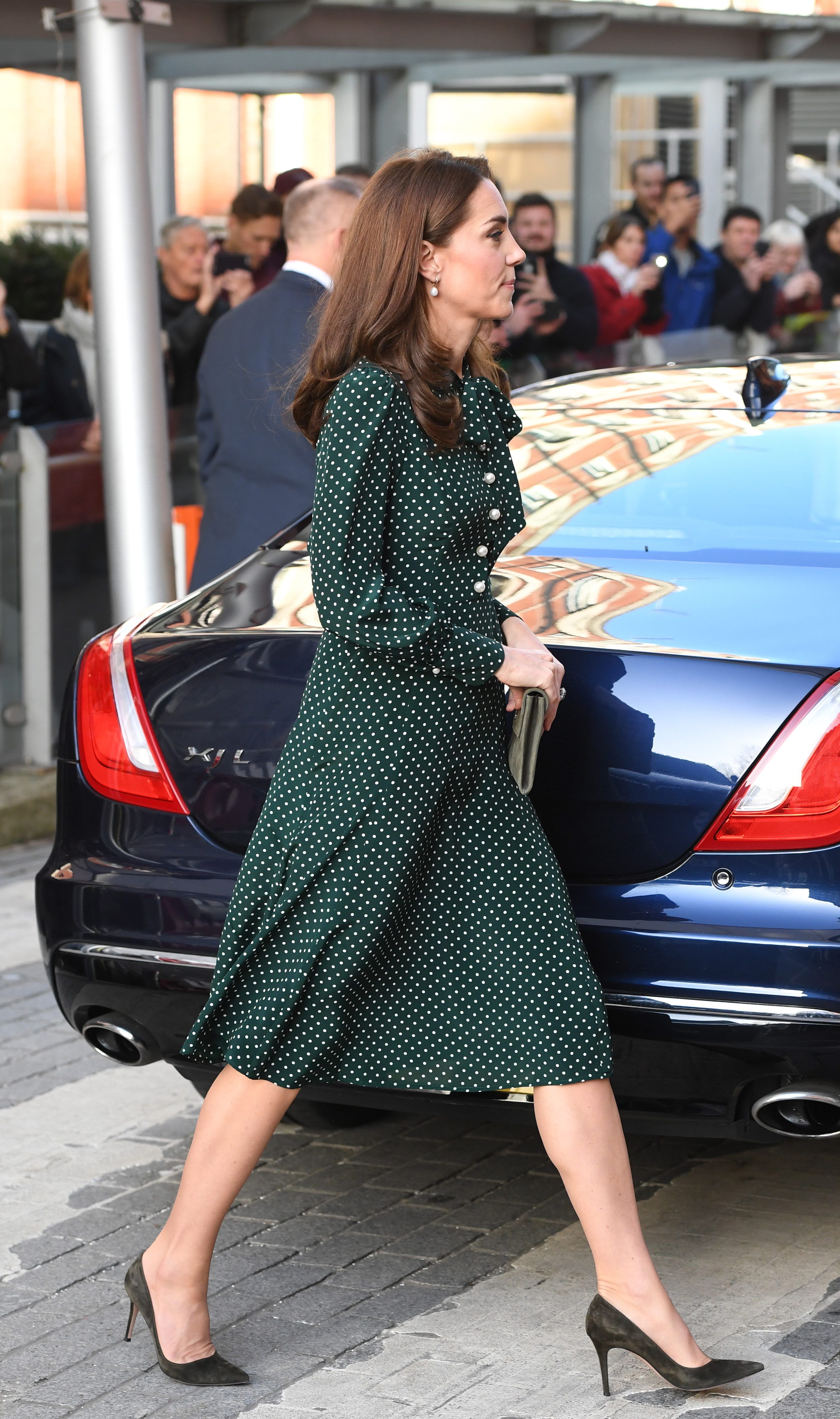 kate middleton black and white polka dot dress