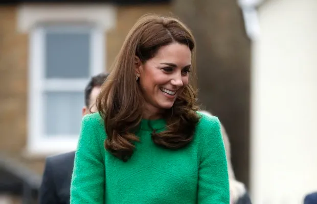 You Cant Miss Kate Middleton In This Vibrant Green Dress Fame10 