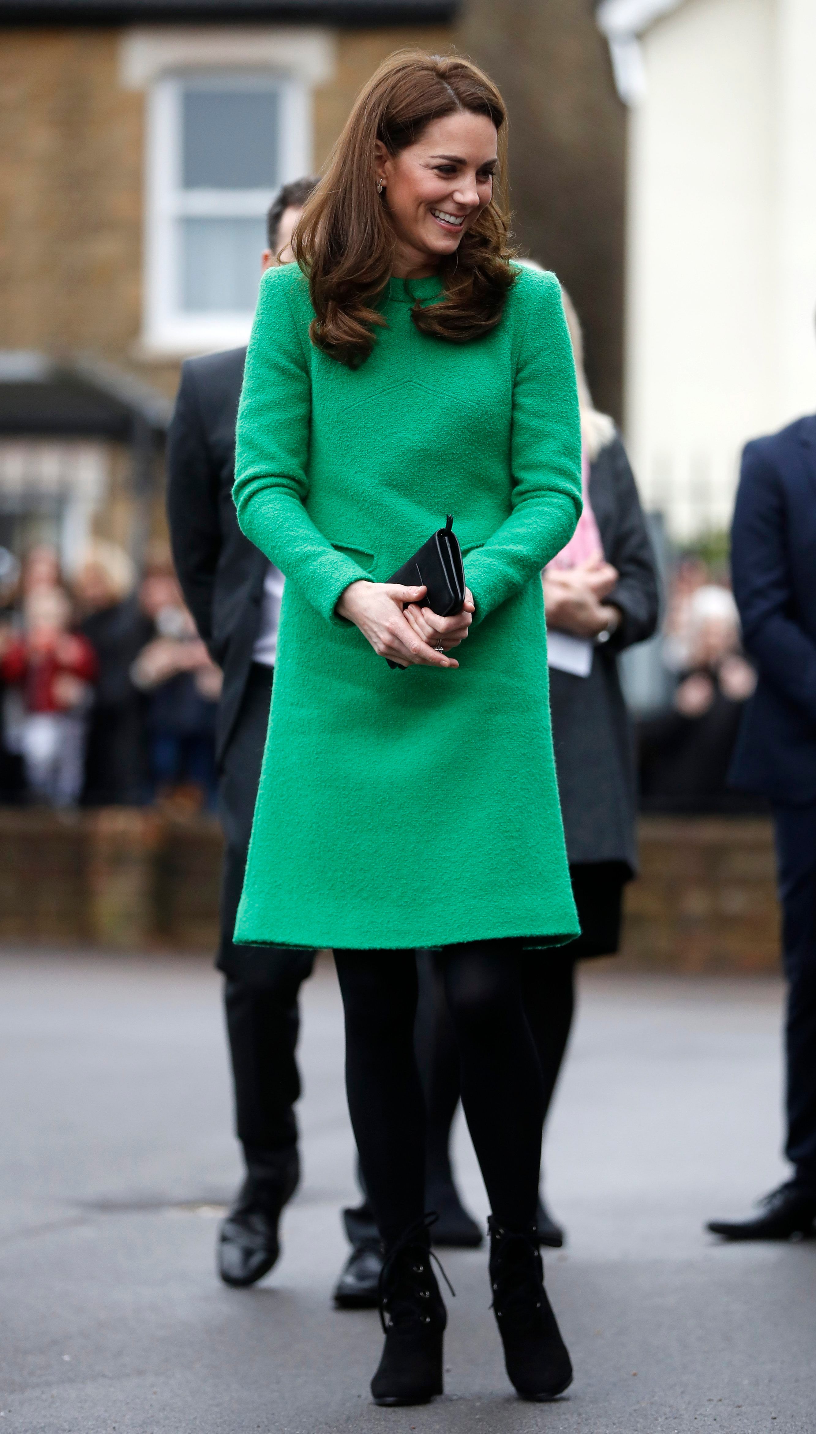 You Cant Miss Kate Middleton In This Vibrant Green Dress Fame10 