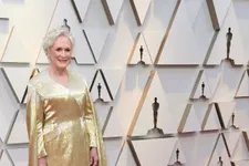 Glenn Close Walked The 2019 Oscars Red Carpet In A 42 Pound Gown