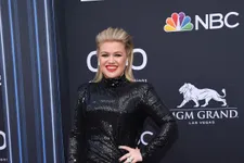 Kelly Clarkson Has Appendix Removed Hours After Hosting 2019 Billboard Music Awards