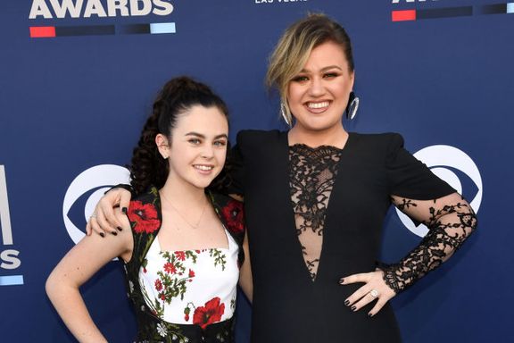 Kelly Clarkson Defends 16-Year-Old The Voice Winner After ‘God Bless America’ Performance