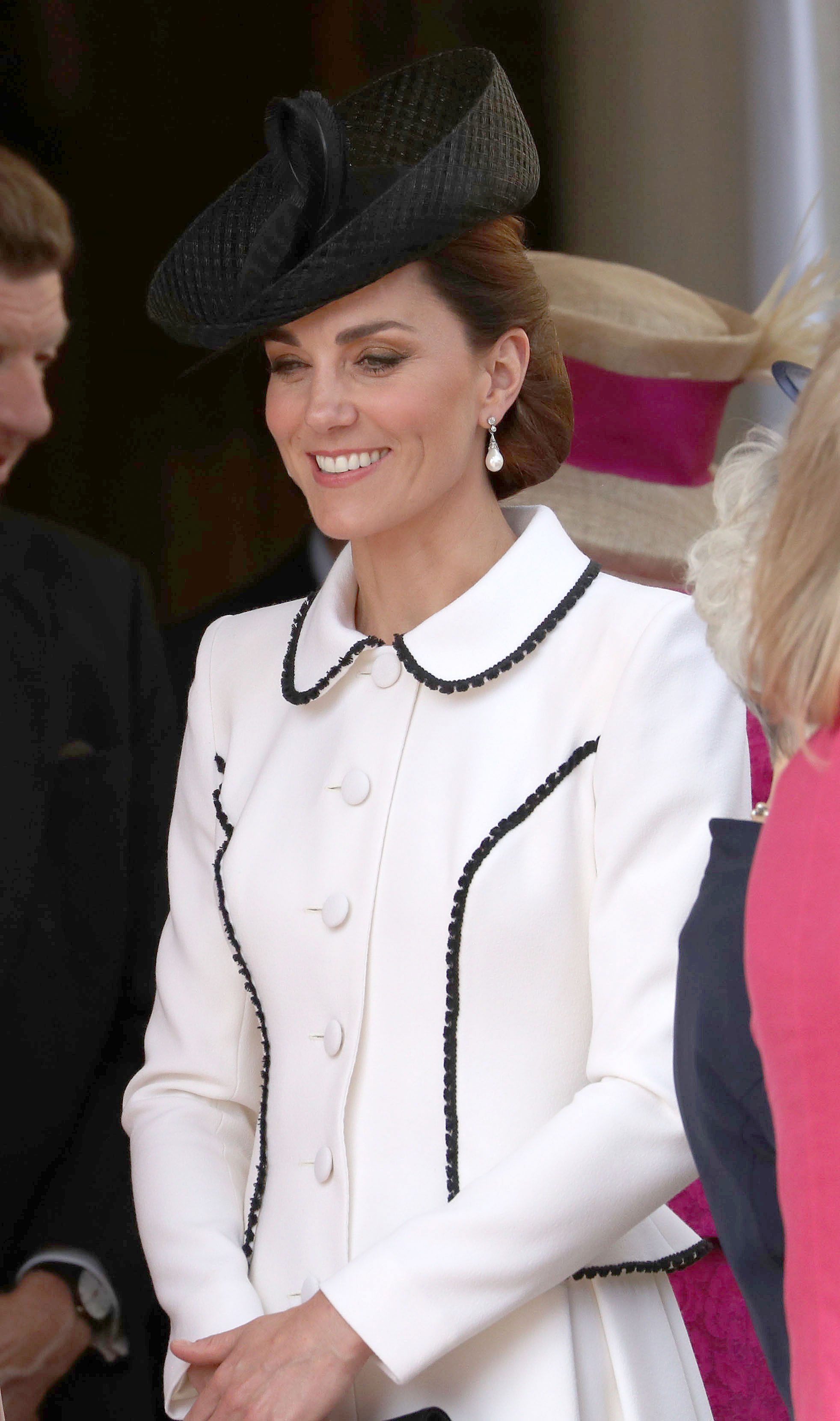 Kate Middleton Looks So Elegant In This BlackAndWhite Ensemble Fame10
