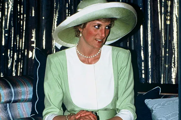Rare (And Amazing) Pics Of Diana, Kate, Elizabeth, Charles, Philip & Harry You've Never Seen