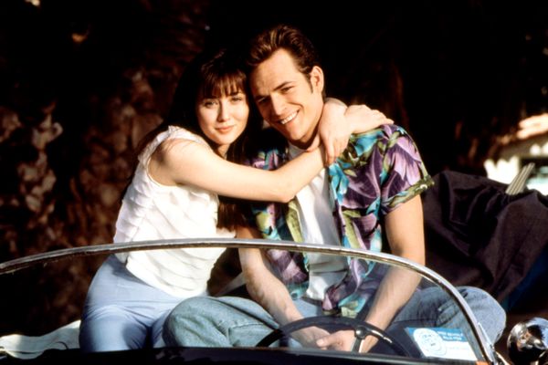 Secrets Behind Beverly Hills 90210’s Off-Screen Relationships