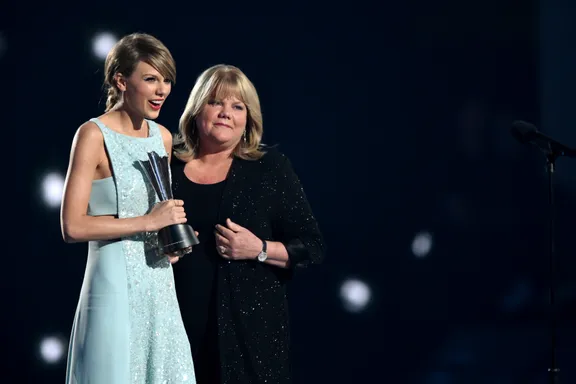 Taylor Swift Reveals Her Mom Andrea Has Been Diagnosed With A Brain Tumor