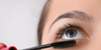 The 5 Best Mascaras For Straight Lashes