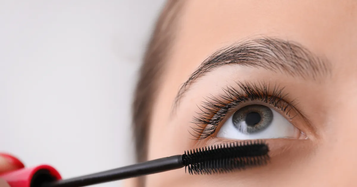 The 5 Best Mascaras For Straight Lashes Fame10