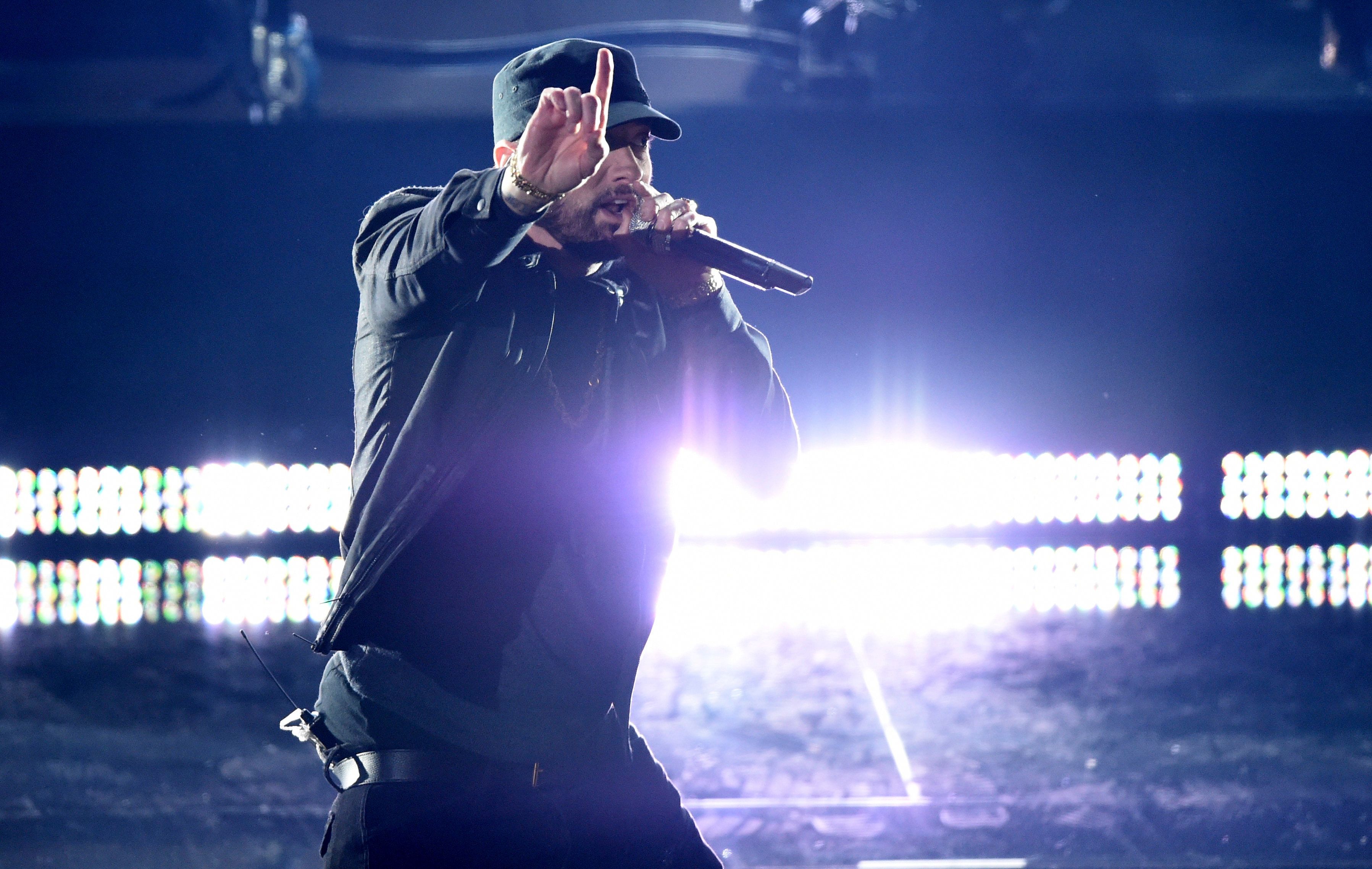 Eminem Makes Surprise Appearance At Oscars With A Special Performance
