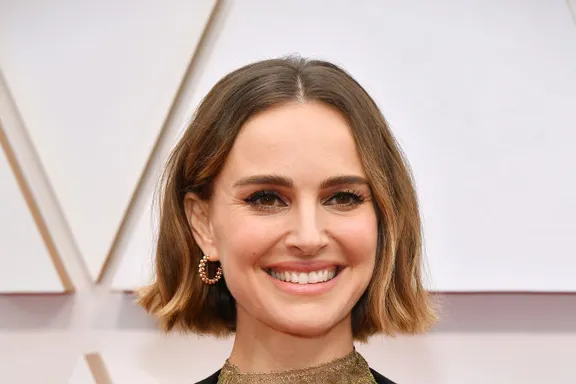 Natalie Portman’s Cape Is Embroidered With The Names Of Snubbed Female Directors At 2020 Oscars