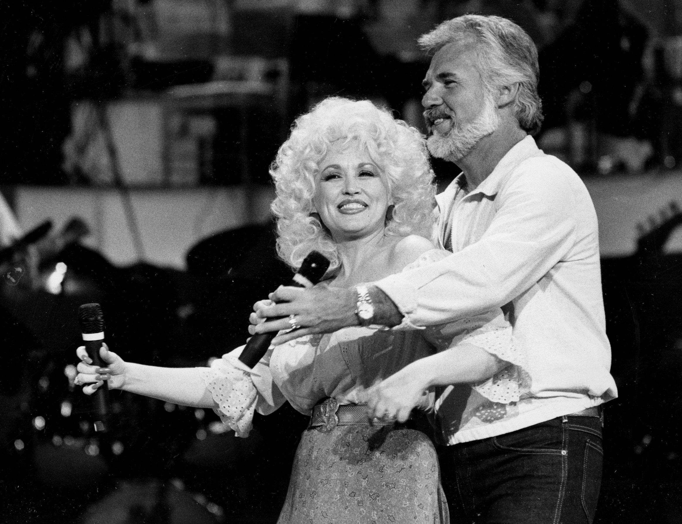 Dolly Parton Pays Tribute To Late Friend Kenny Rogers - Fame10