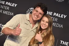 Bindi Irwin And Chandler Powell Reveal Sweet Wedding Gift From “Family” Russell Crowe