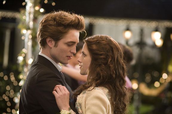Stephenie Meyer Announces New “Twilight” Book From Edward’s Perspective Titled Midnight Sun