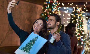 Celebrities That Will Not Celebrate Christmas 2022 Celebrities Who Don't Celebrate Christmas - Fame10