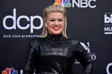 Kelly Clarkson Requests To Be Legally Divorced From Estranged Husband