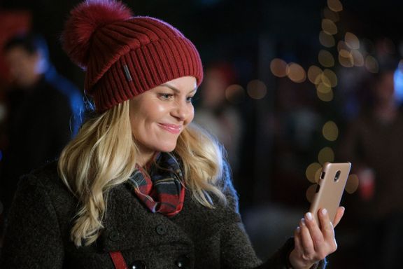 Hallmark’s 2021 Countdown To Christmas Lineup Includes A Fuller House Reunion