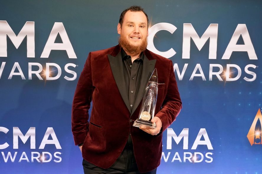 Luke Combs Crowned Entertainer Of The Year At 2021 CMA Awards