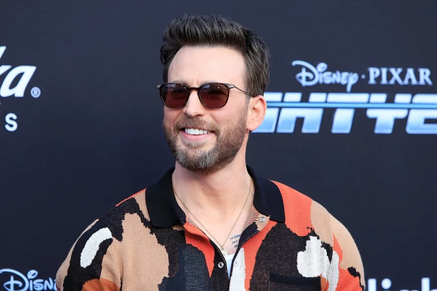 Chris Evans Is Dating Actress Alba Baptista
